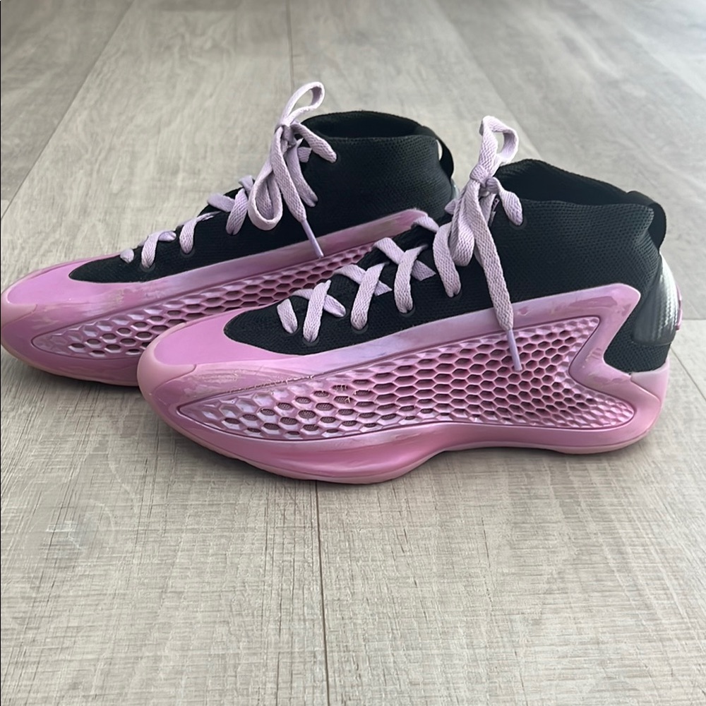 Anthony Edward’s Basketball Shoe
